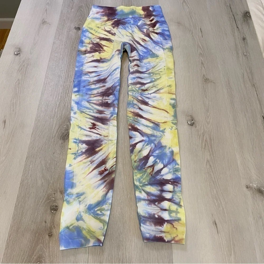 Tory Sport Tie Dye Seamless Chevron Cropped Leggings, Blue/Yellow/Burgundy, XS